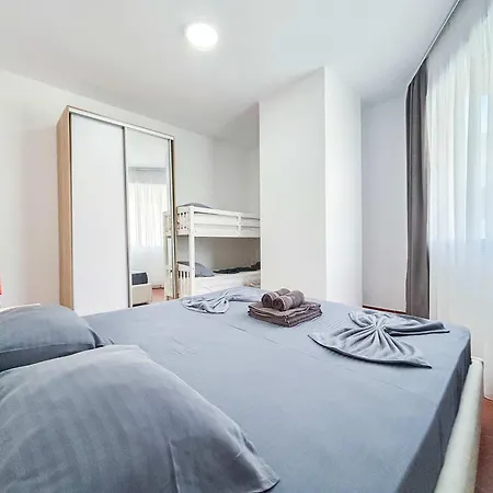 Apartment Sapphire Whispers *